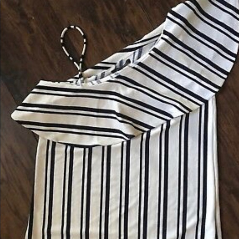 Banana Republic Striped Crepe top - Picture 2 of 7